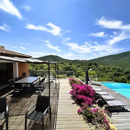 Villa Corail Privee Et Climatisee Pour 10 Personnes Avec Piscine Et Superbe Vue Et Collines A La Londe-les-Maures