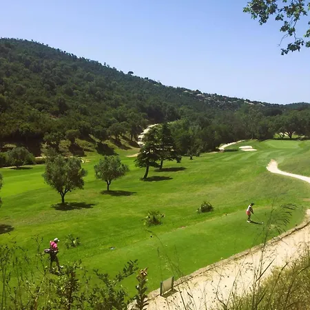 Corail Privee Et Climatisee Pour 10 Personnes Avec Piscine Et Superbe Vue Et Collines A La Londe-les-Maures