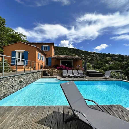 Corail Privee Et Climatisee Pour 10 Personnes Avec Piscine Et Superbe Vue Et Collines A Villa