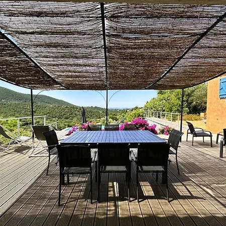 Corail Privee Et Climatisee Pour 10 Personnes Avec Piscine Et Superbe Vue Et Collines A Villa *