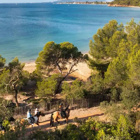 Corail Privee Et Climatisee Pour 10 Personnes Avec Piscine Et Superbe Vue Et Collines A Villa