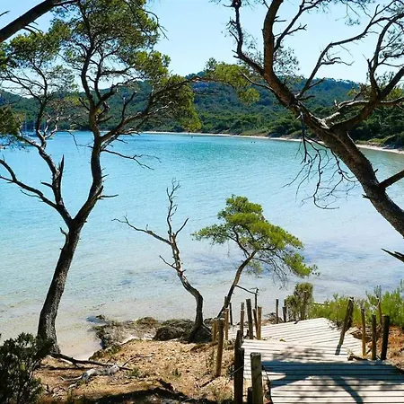 Villa Corail Privee Et Climatisee Pour 10 Personnes Avec Piscine Et Superbe Vue Et Collines A La Londe-les-Maures