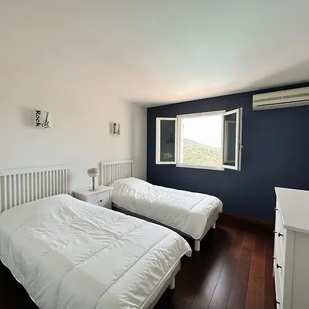 Corail Privee Et Climatisee Pour 10 Personnes Avec Piscine Et Superbe Vue Et Collines A