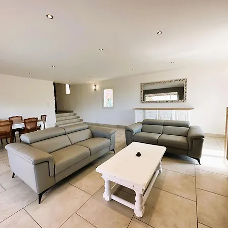 Corail Privee Et Climatisee Pour 10 Personnes Avec Piscine Et Superbe Vue Et Collines A Villa *
