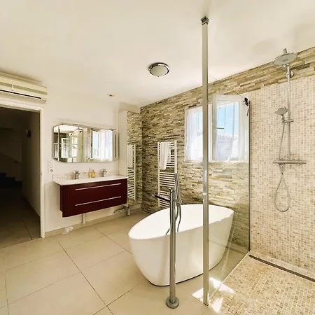 Villa Corail Privee Et Climatisee Pour 10 Personnes Avec Piscine Et Superbe Vue Et Collines A *