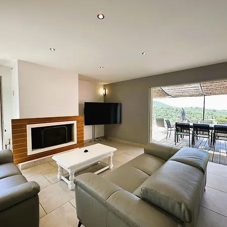 Corail Privee Et Climatisee Pour 10 Personnes Avec Piscine Et Superbe Vue Et Collines A Villa La Londe-les-Maures